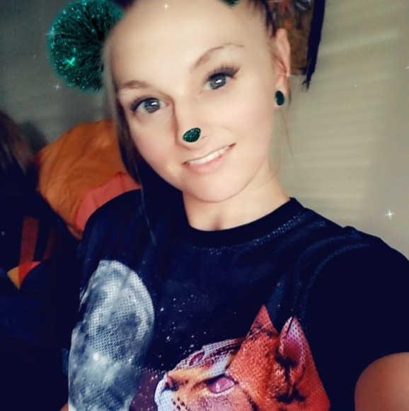 Meet your Posher, Leah - Picture 5 of 6